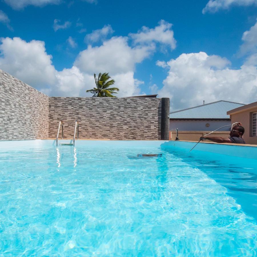Evasion En Plein Coeur De La Ville T2 Jacuzzis Sauna Et Piscine Au Centre De Port-Louis Luaran gambar
