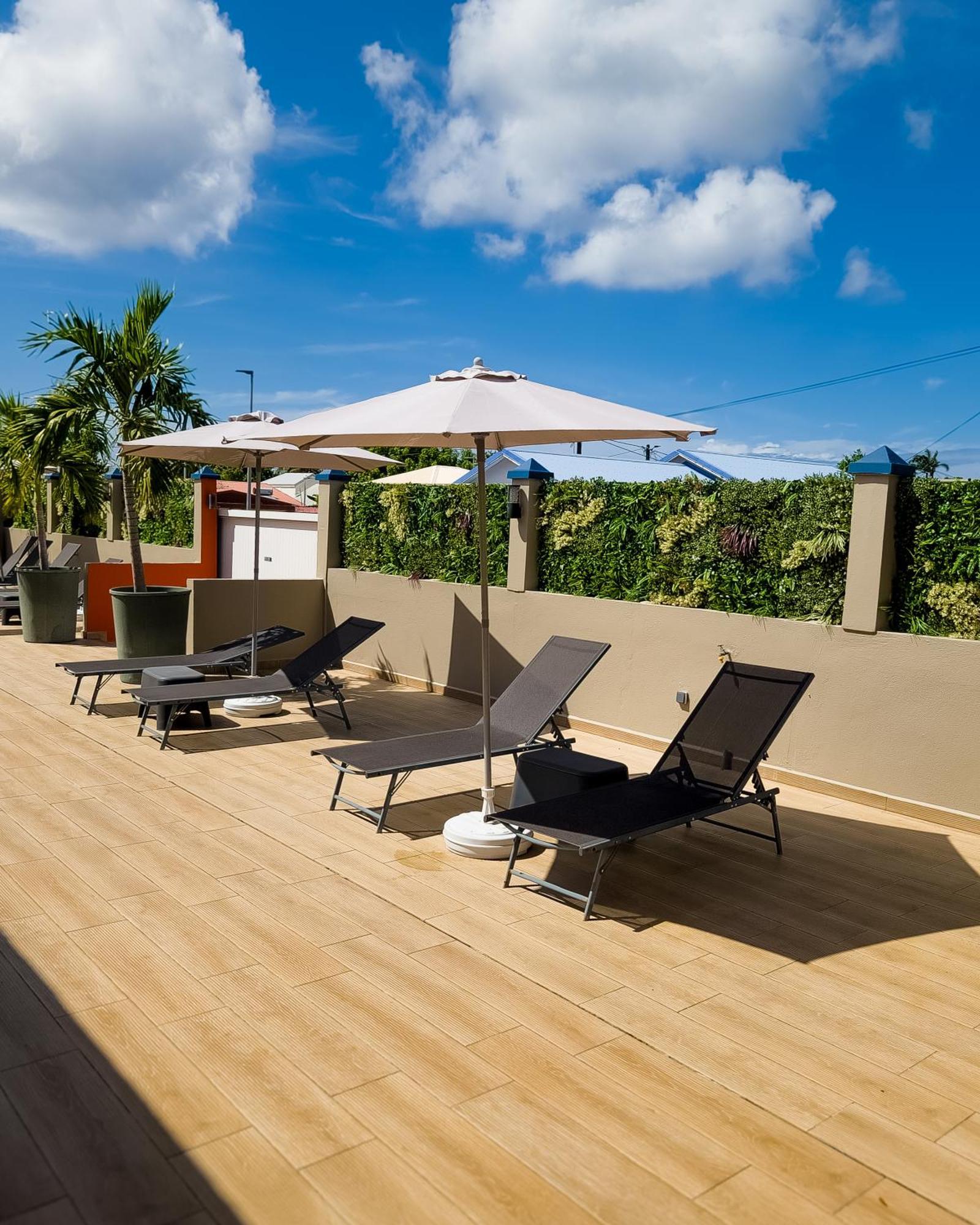 Evasion En Plein Coeur De La Ville T2 Jacuzzis Sauna Et Piscine Au Centre De Port-Louis Luaran gambar